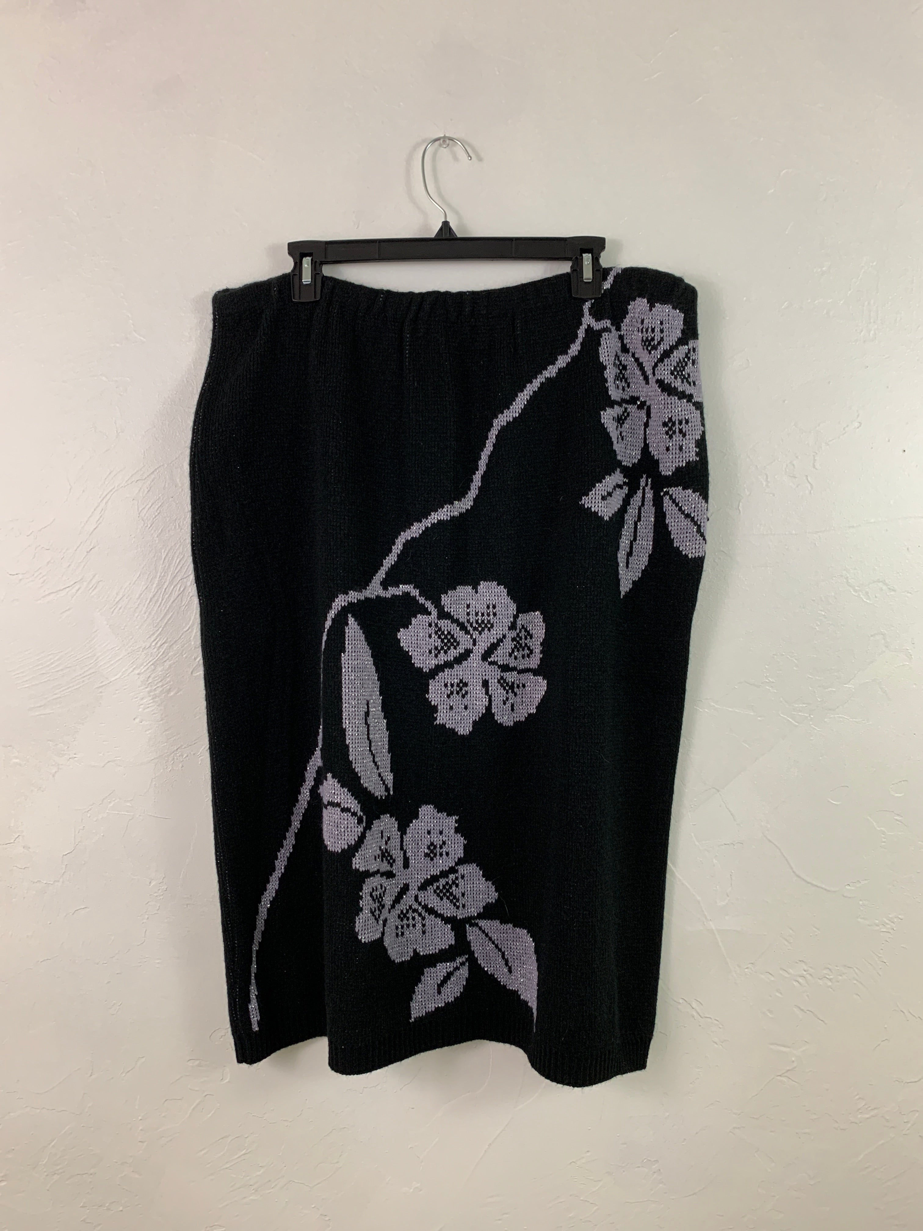 Floral black skirt XL