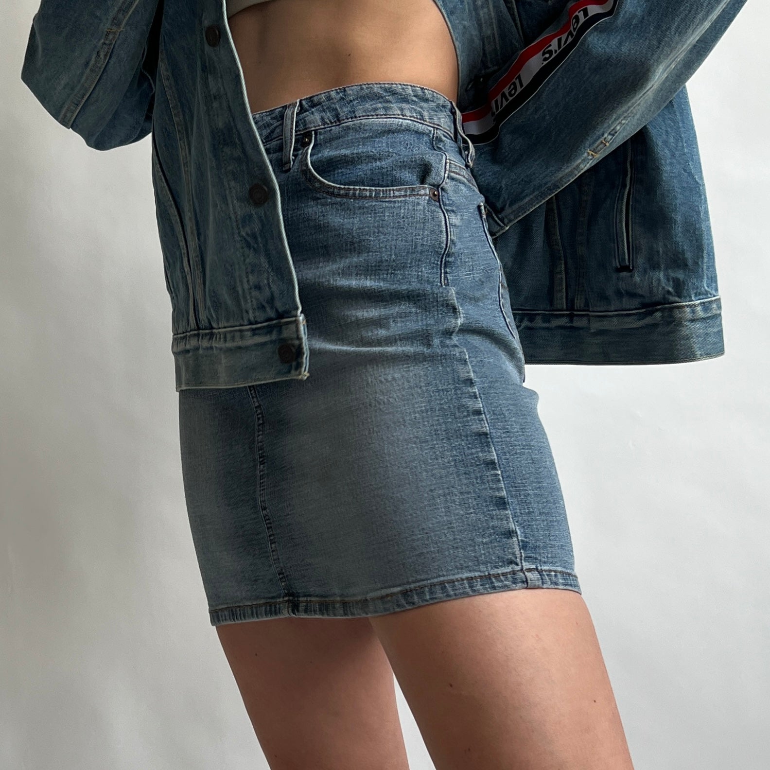 00s medium wash denim skirt
