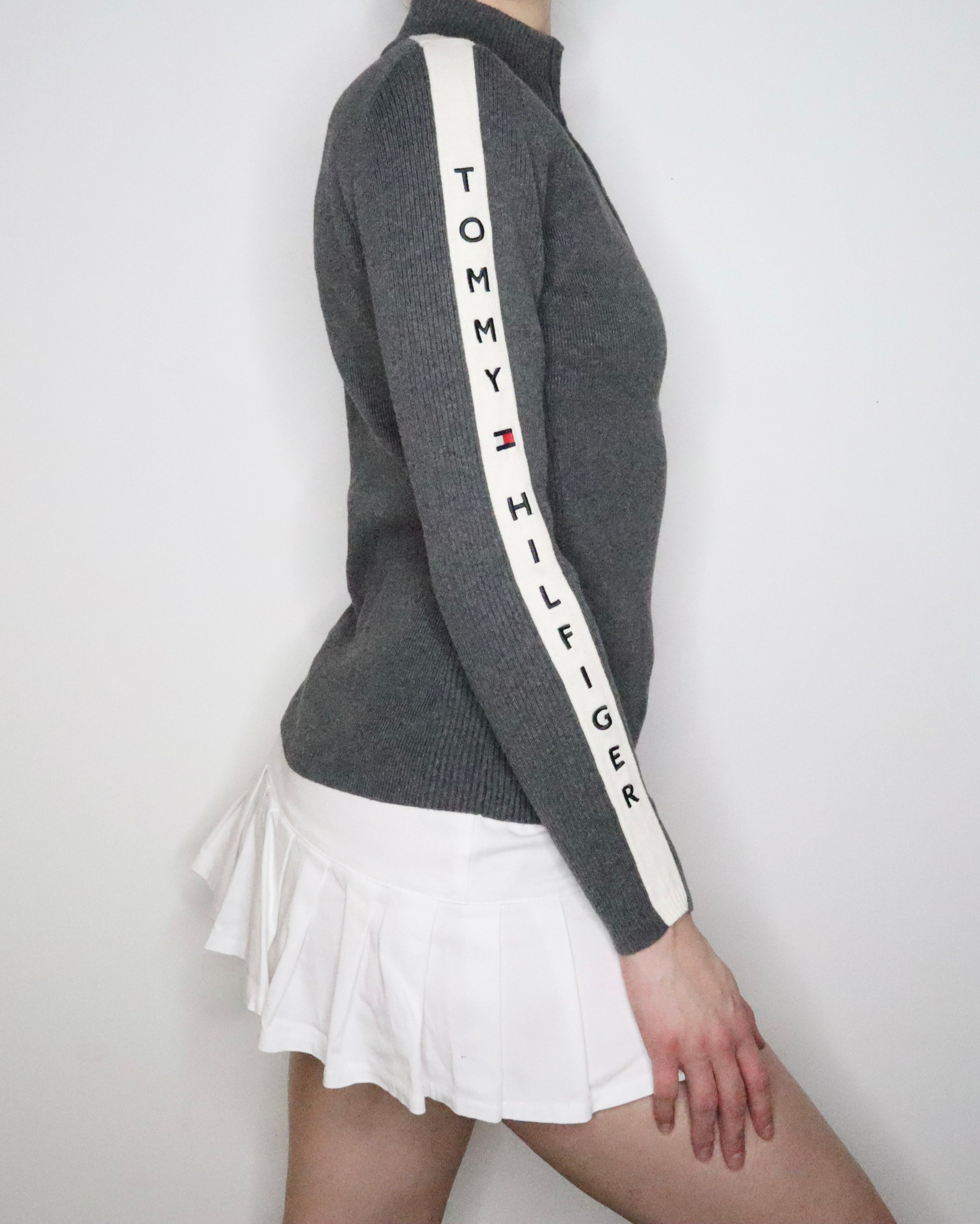 Tommy Hilfiger Gray Sweater (Medium) 