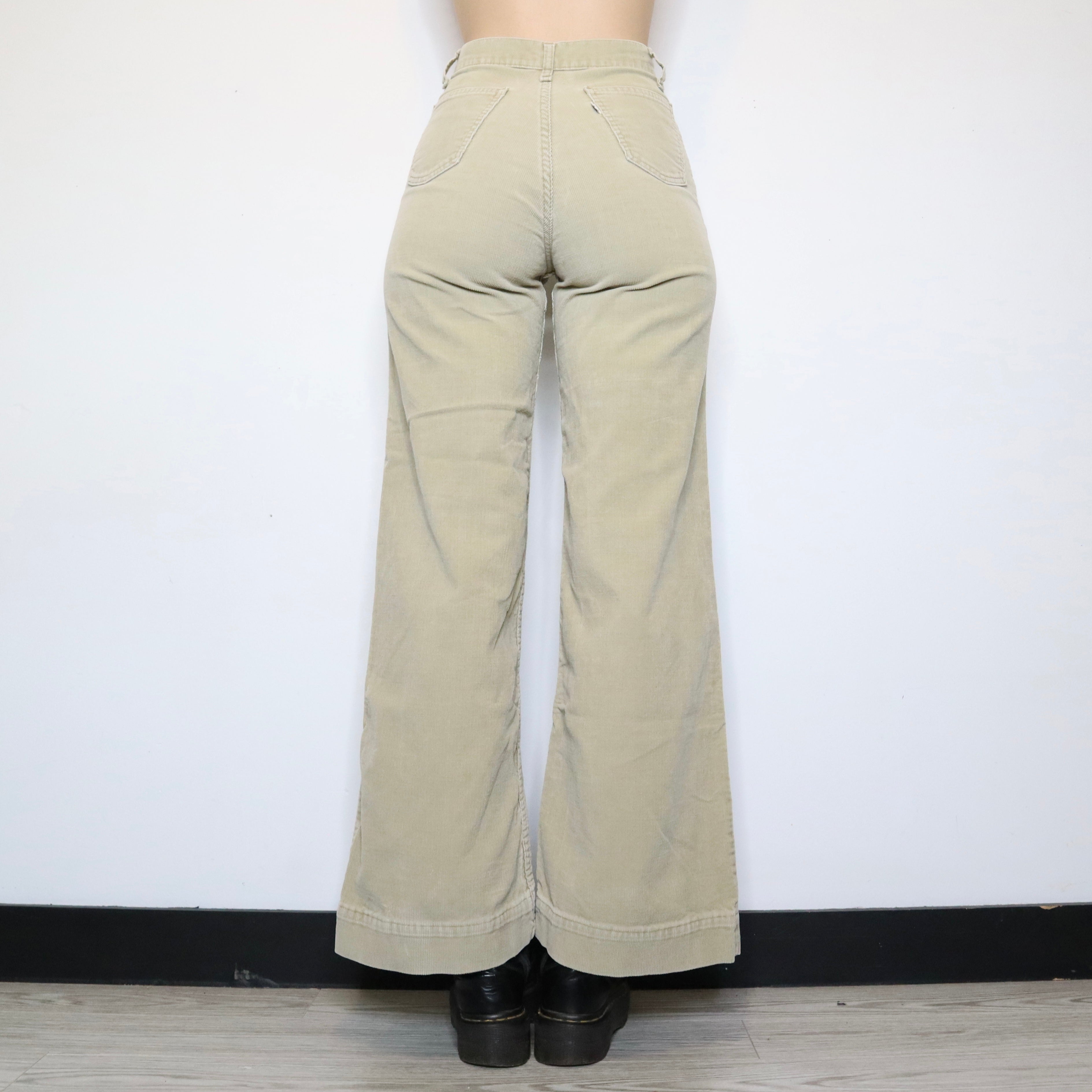 70s Beige Wide Leg Levi’s Pants (S)