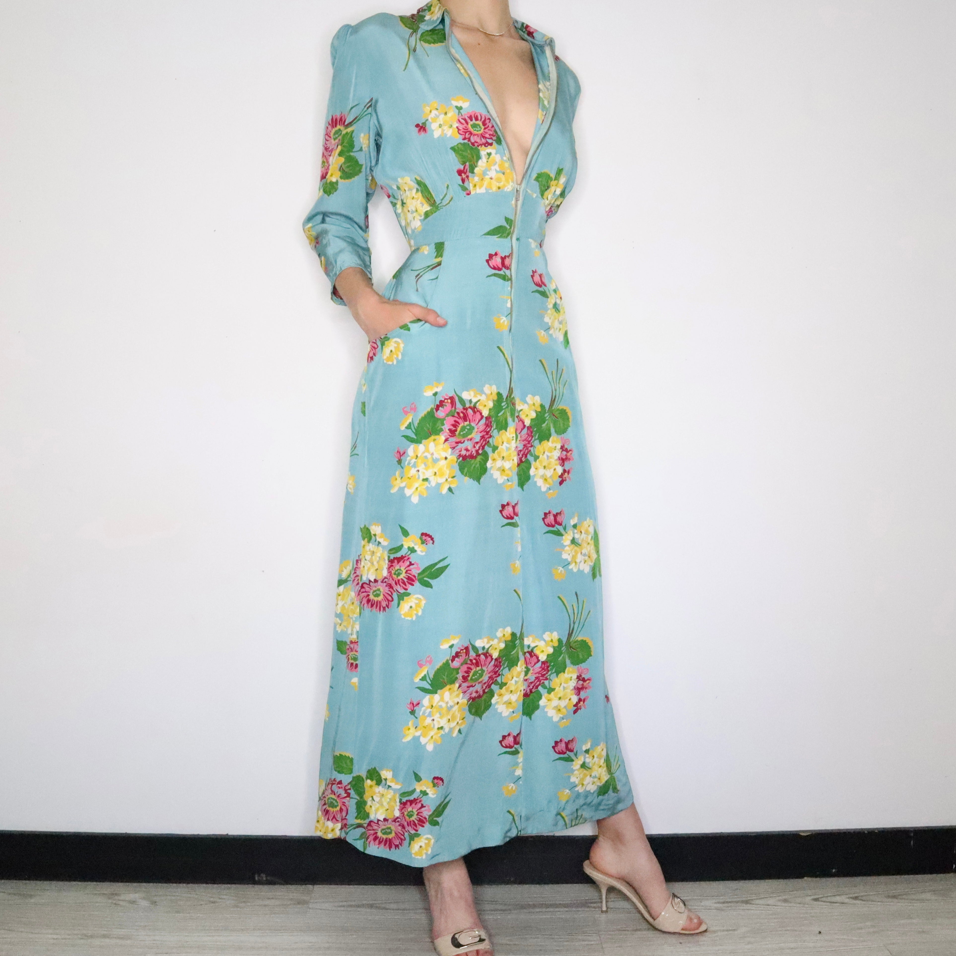 Antique Floral Satin Dressing Gown (M-L)