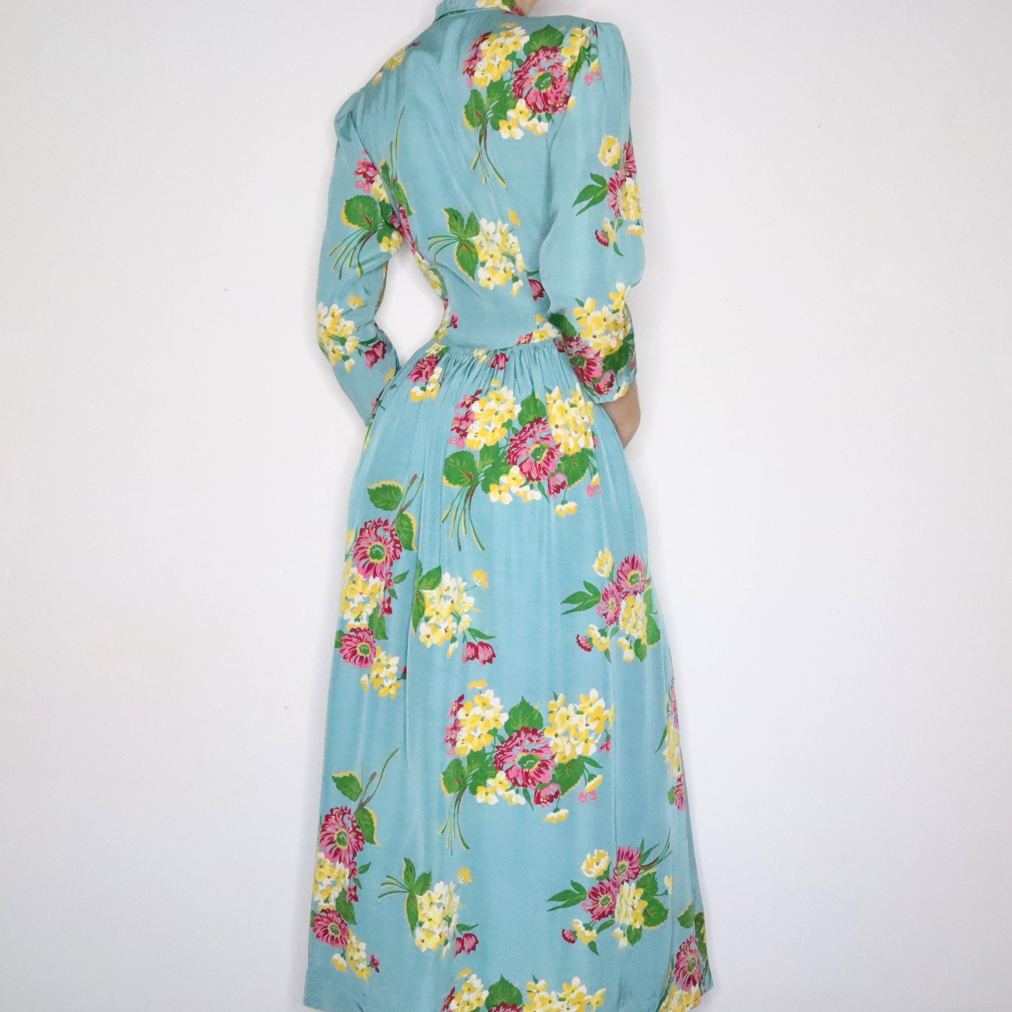 Antique Floral Satin Dressing Gown (M-L)