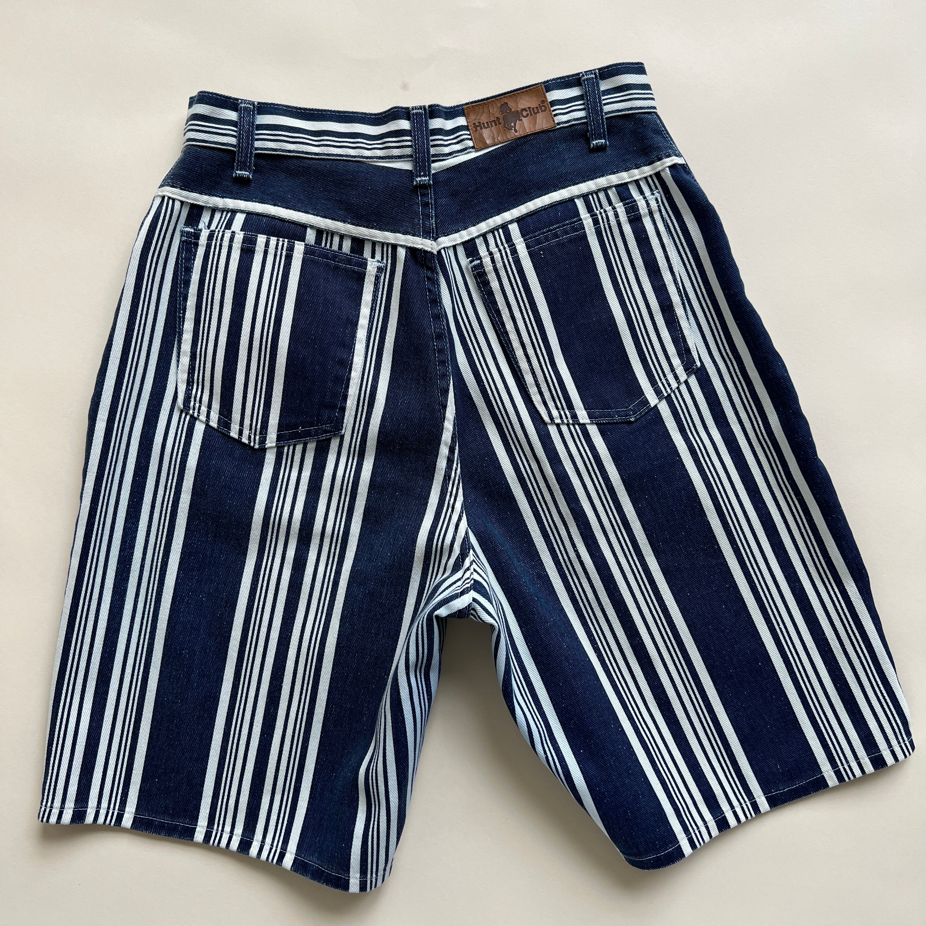 stripe dark wash short sz m