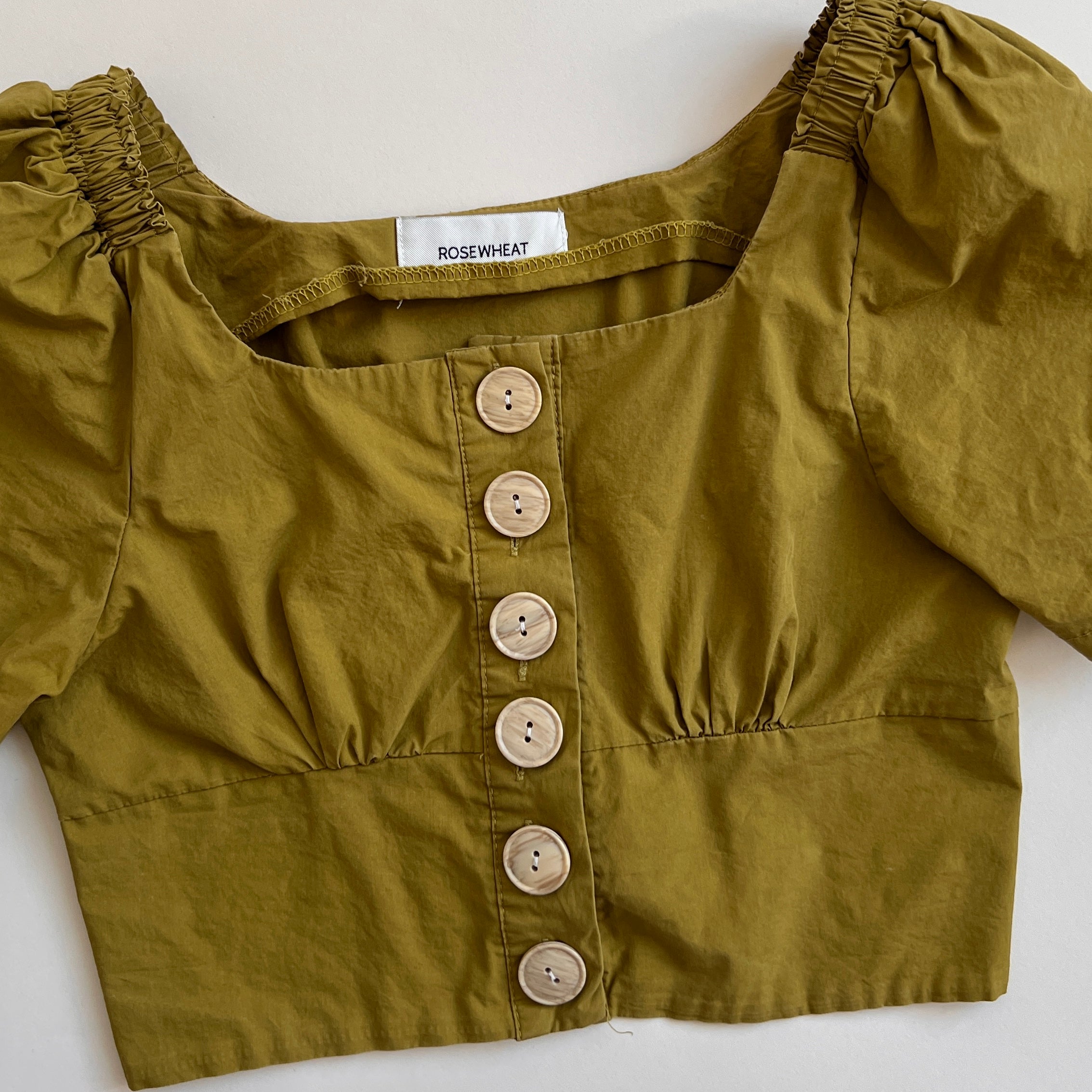 Olive button up crop M