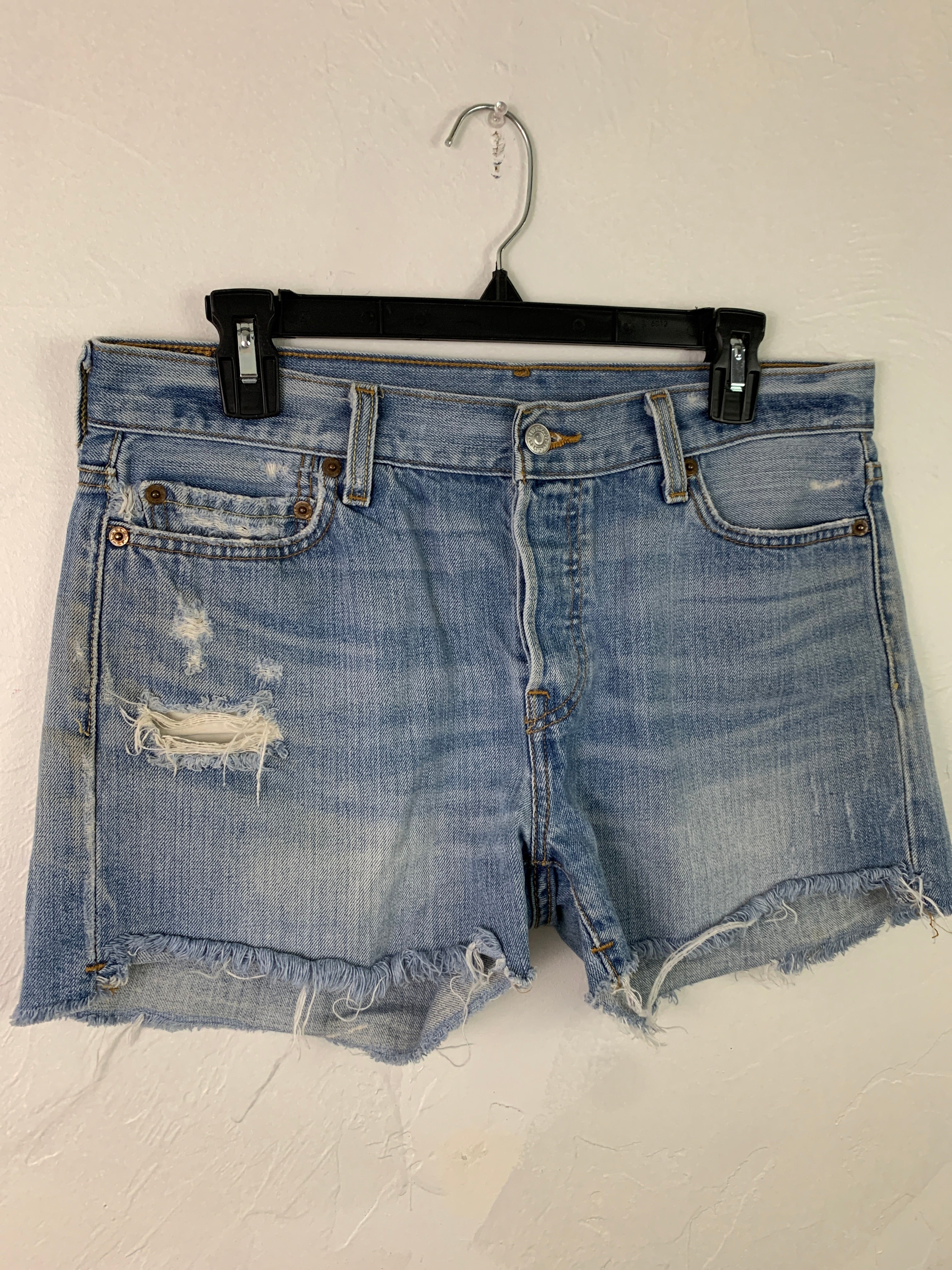 Levi 501 cut off jean shorts
