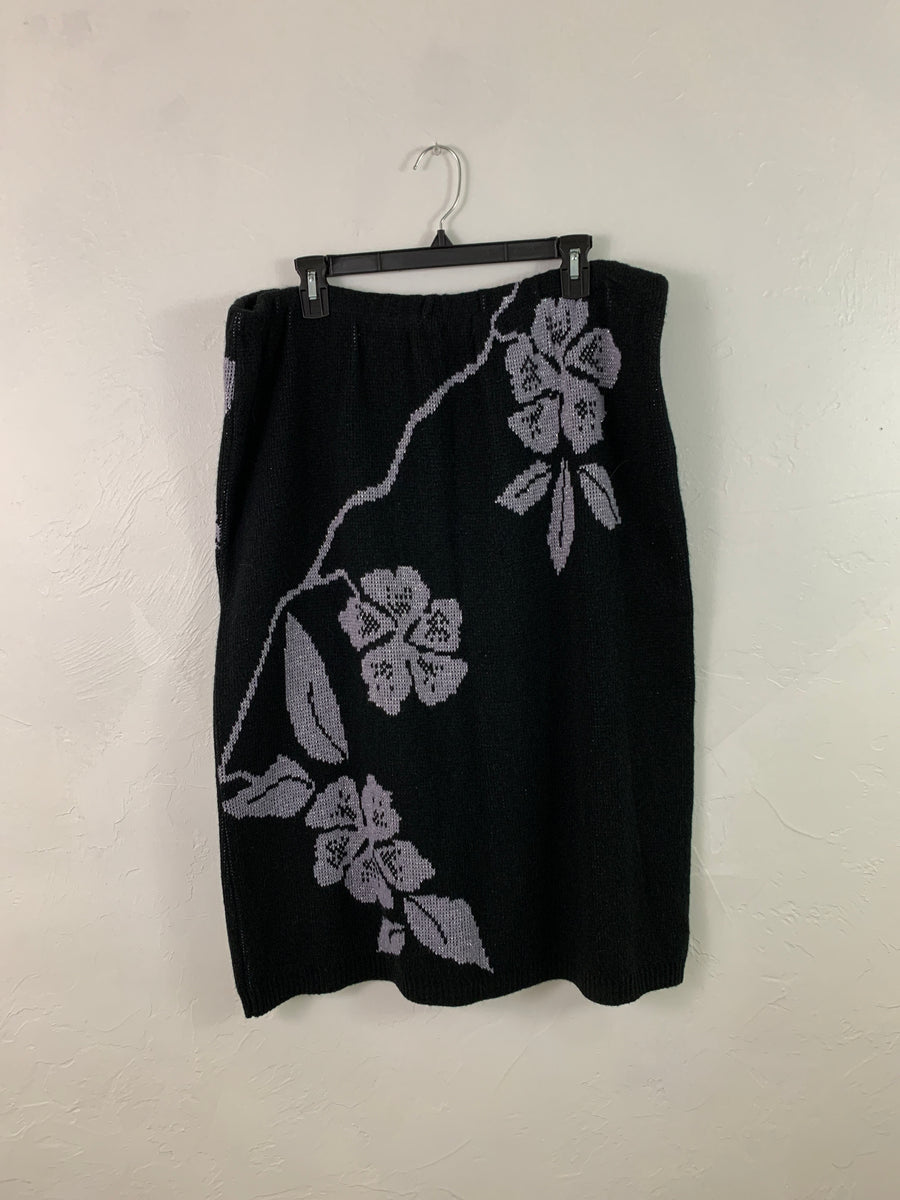 Floral black skirt XL