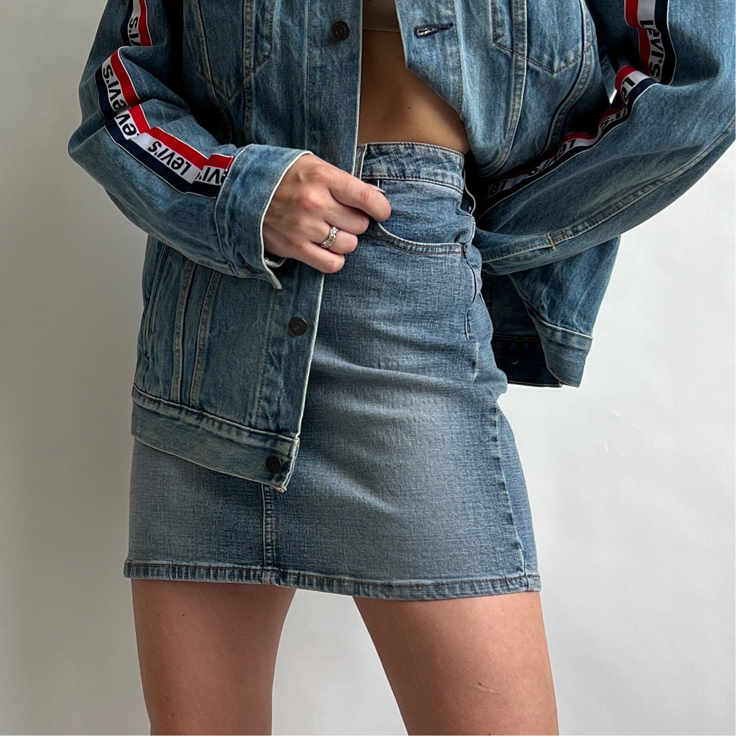 00s medium wash denim skirt