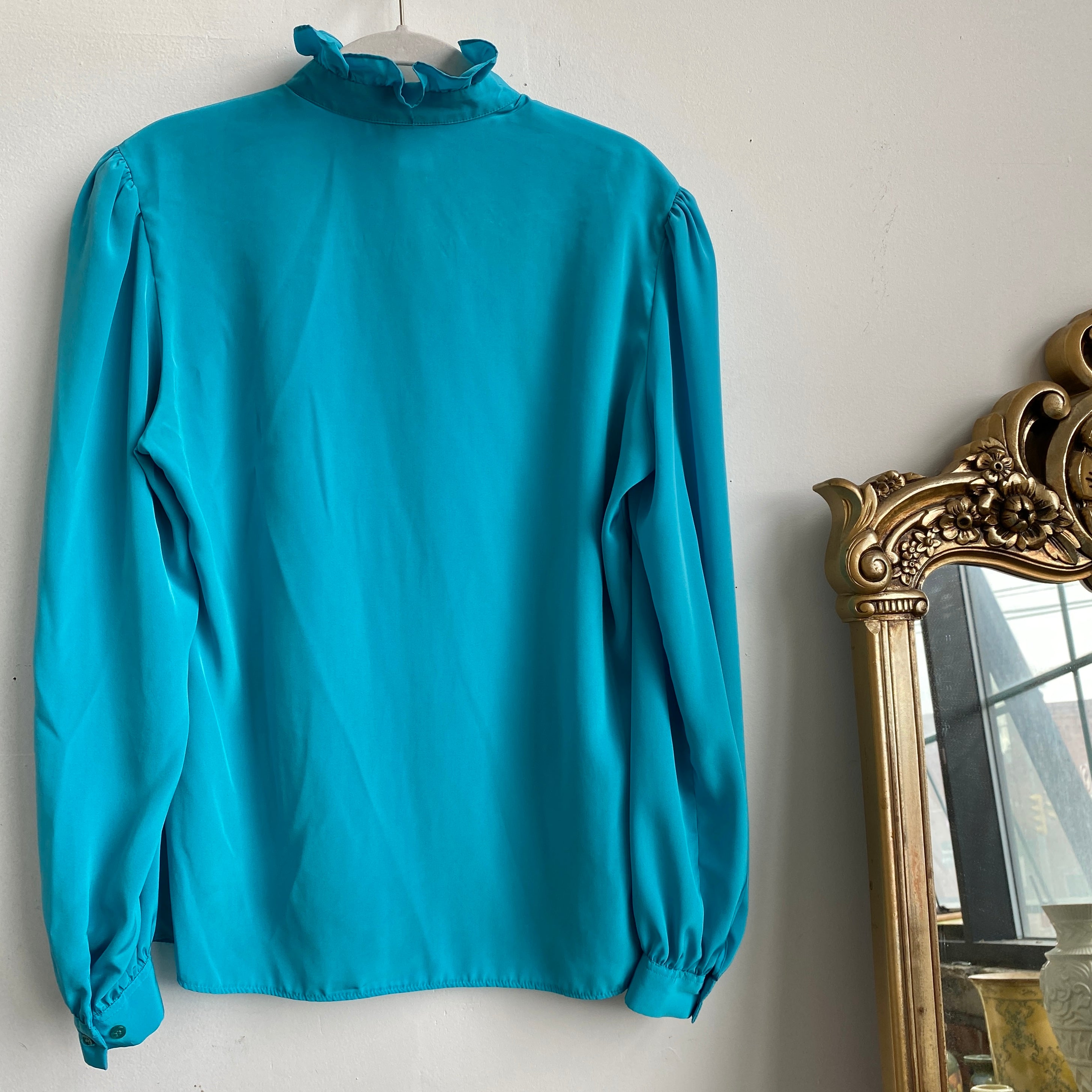 Vintage ruffle collar blouse