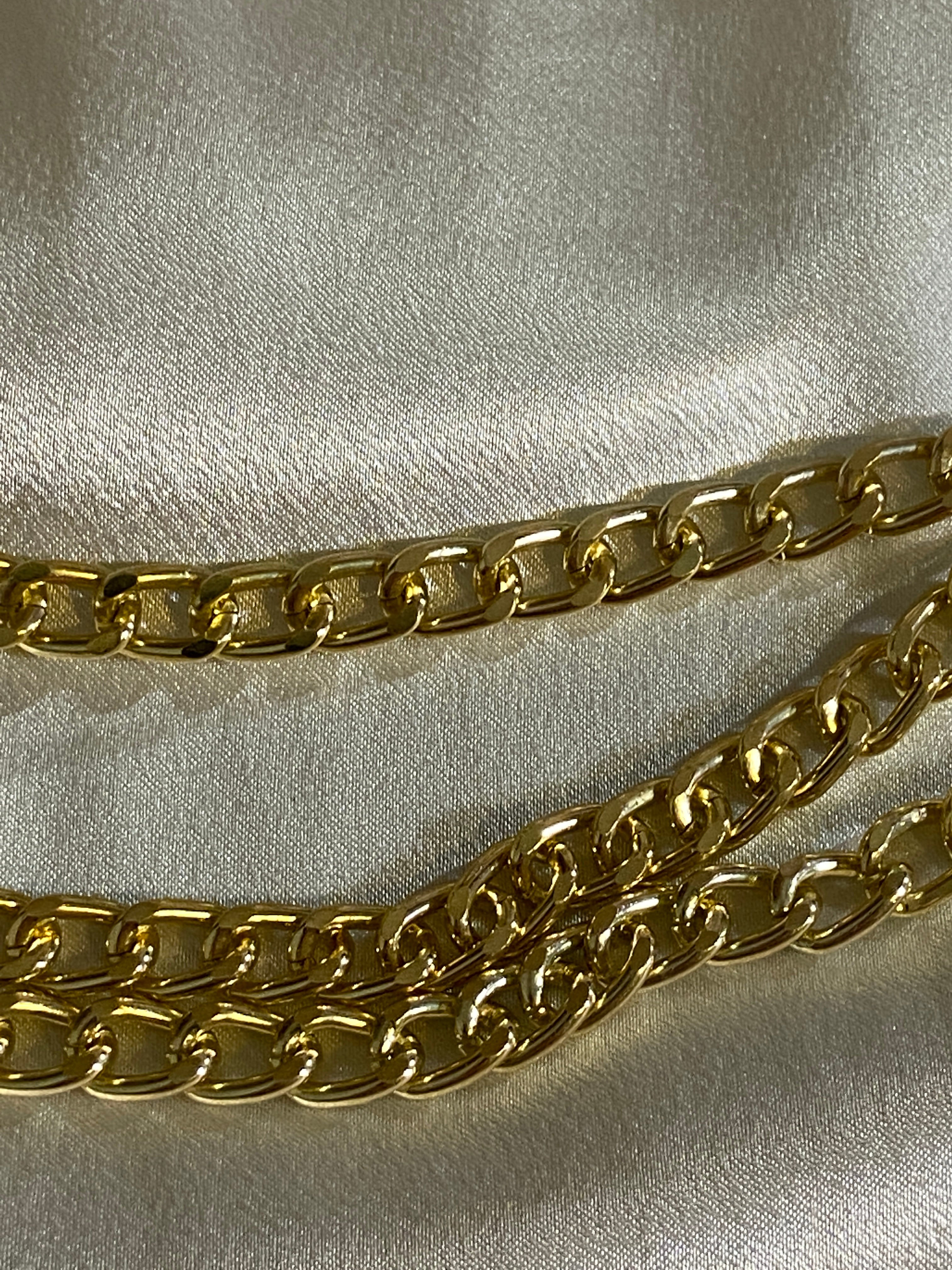 Layers belts or choker