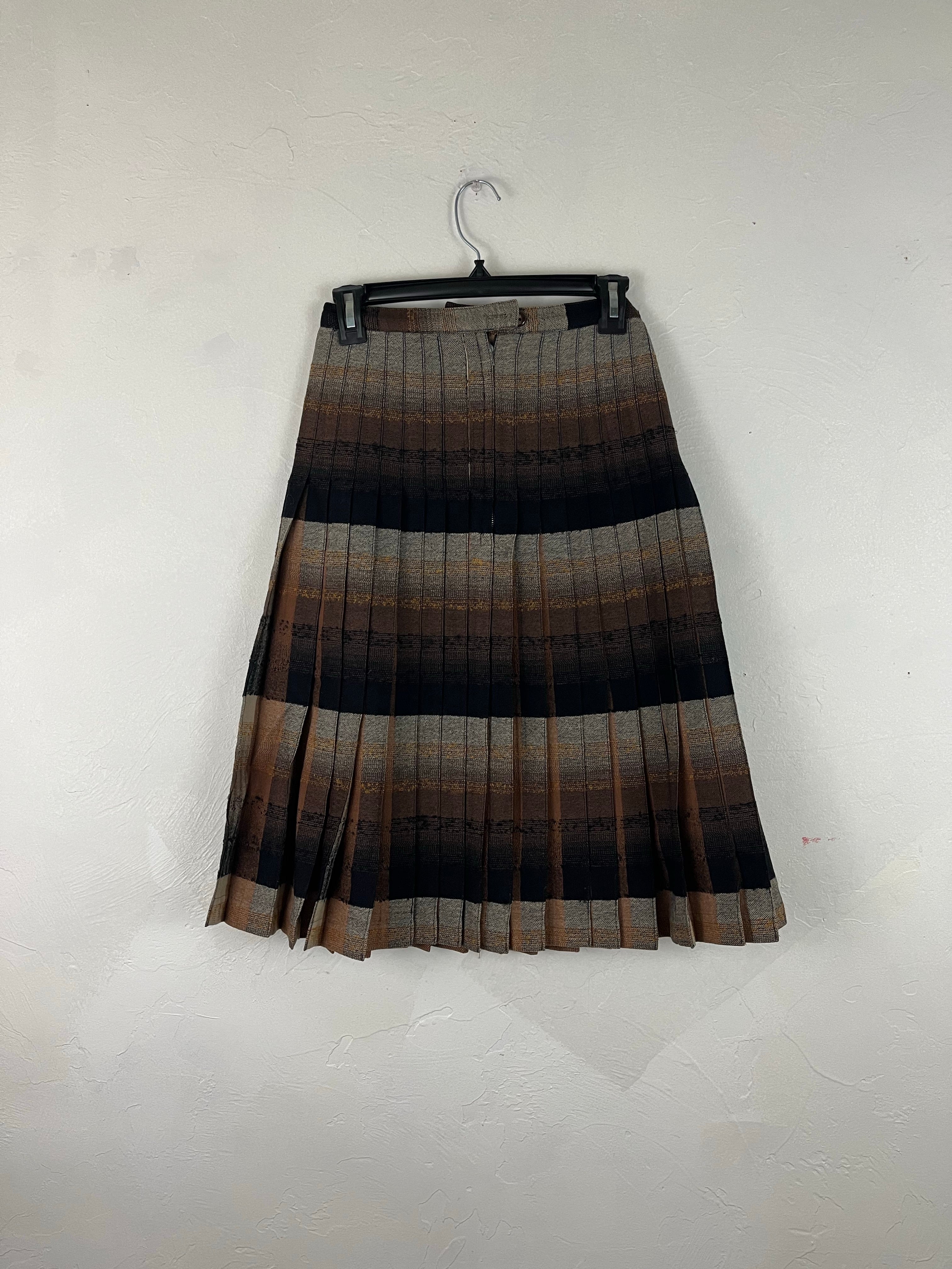 Reversible pleated midi