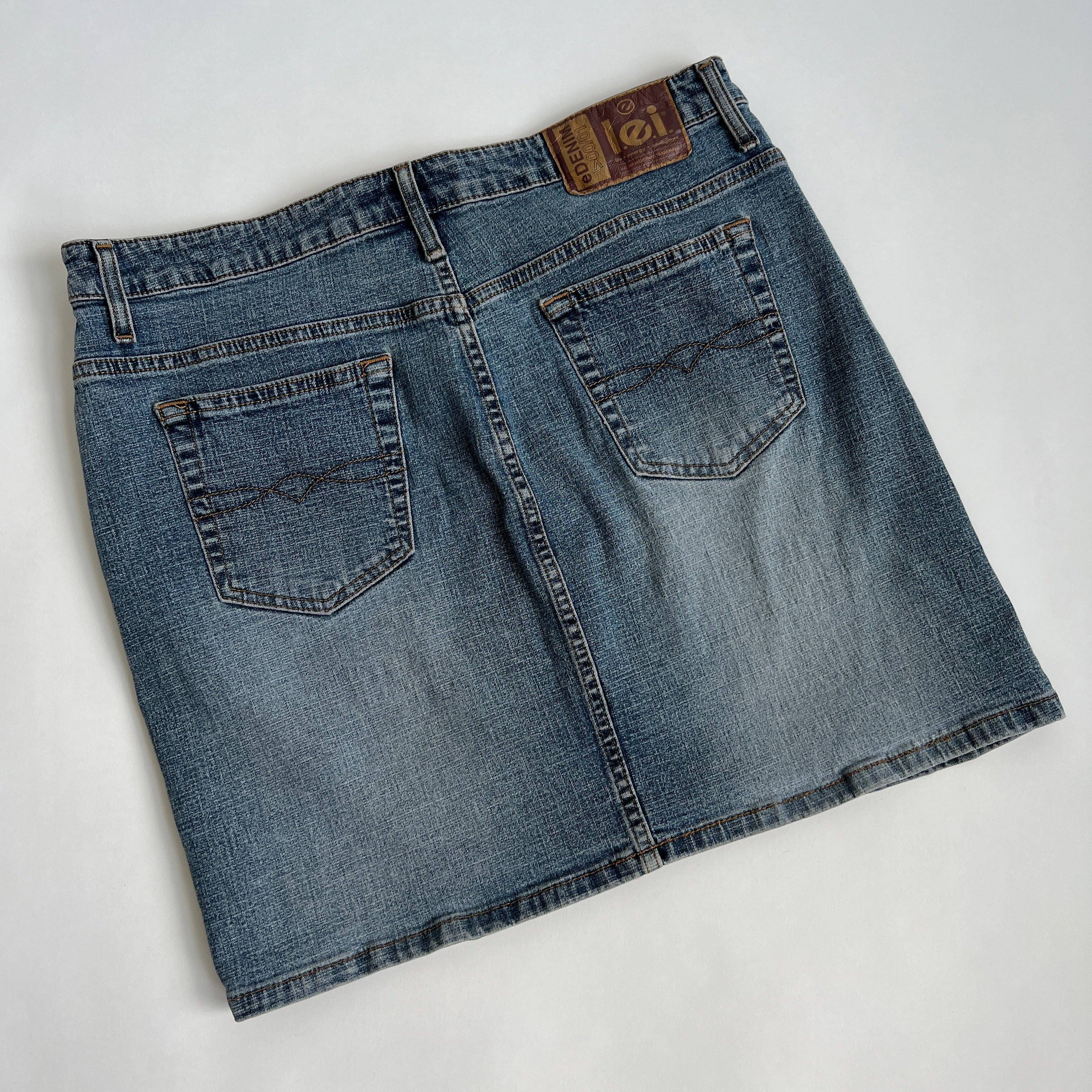 00s medium wash denim skirt