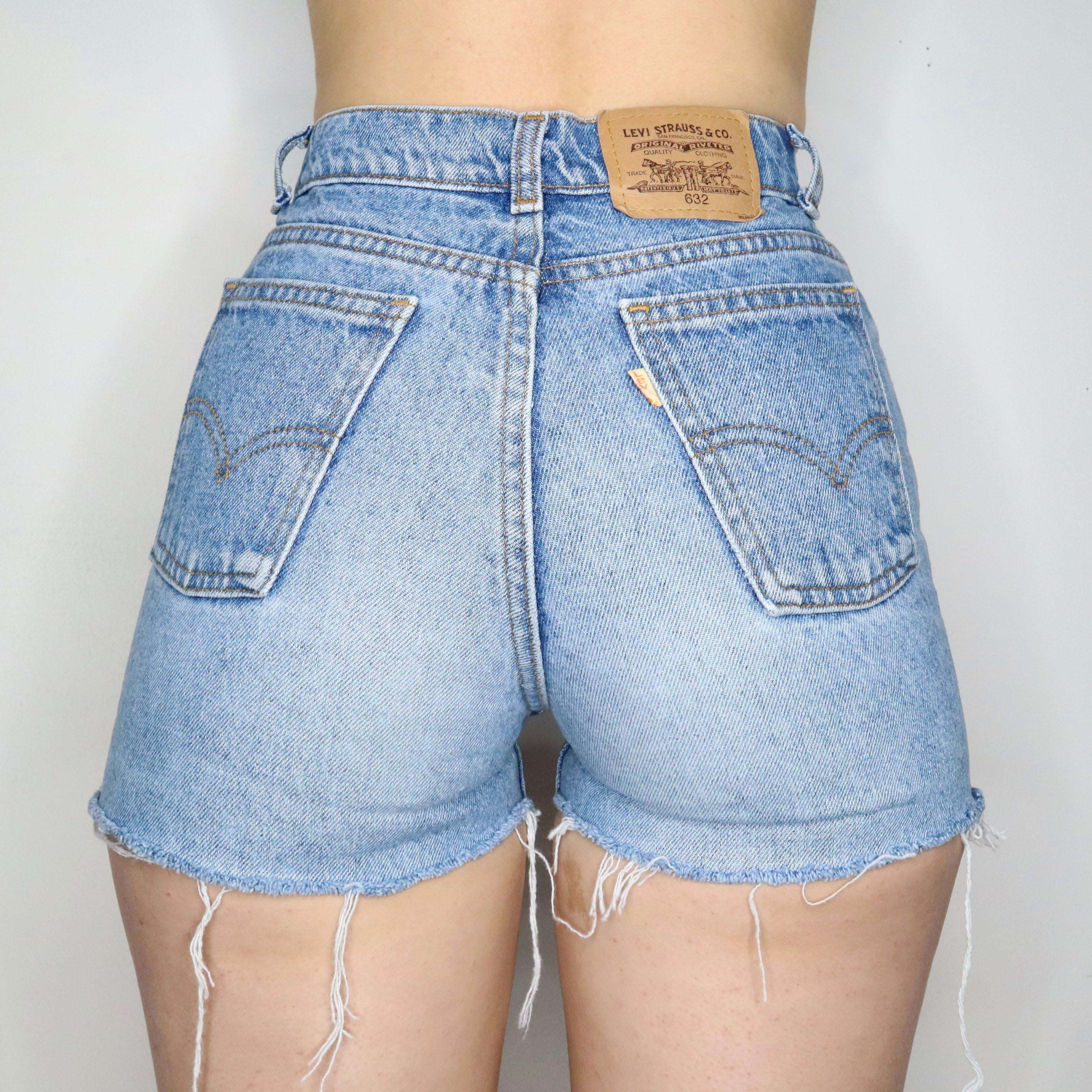 High Waisted Levi's Shorts (XS-S)
