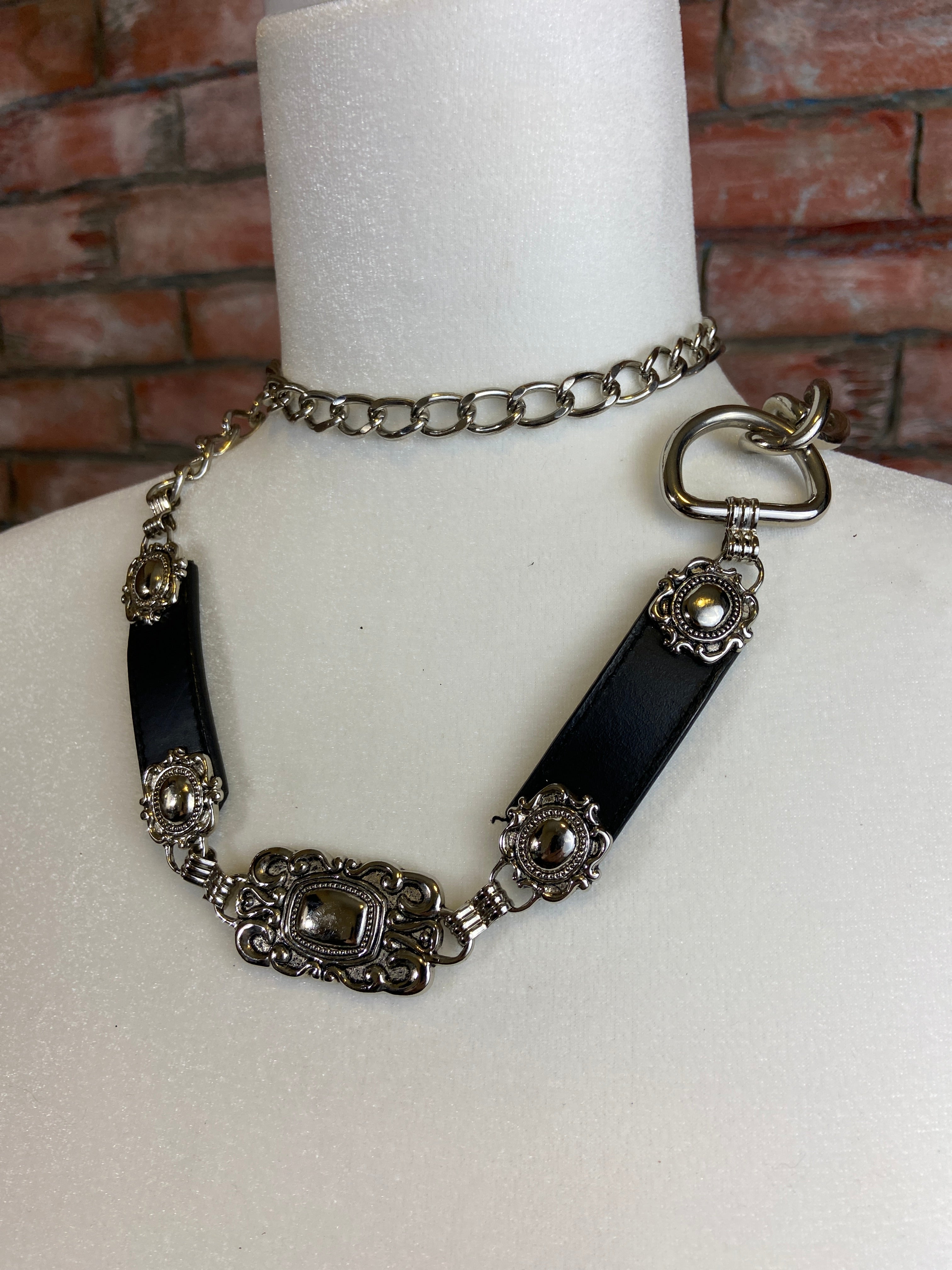 Belts or choker
