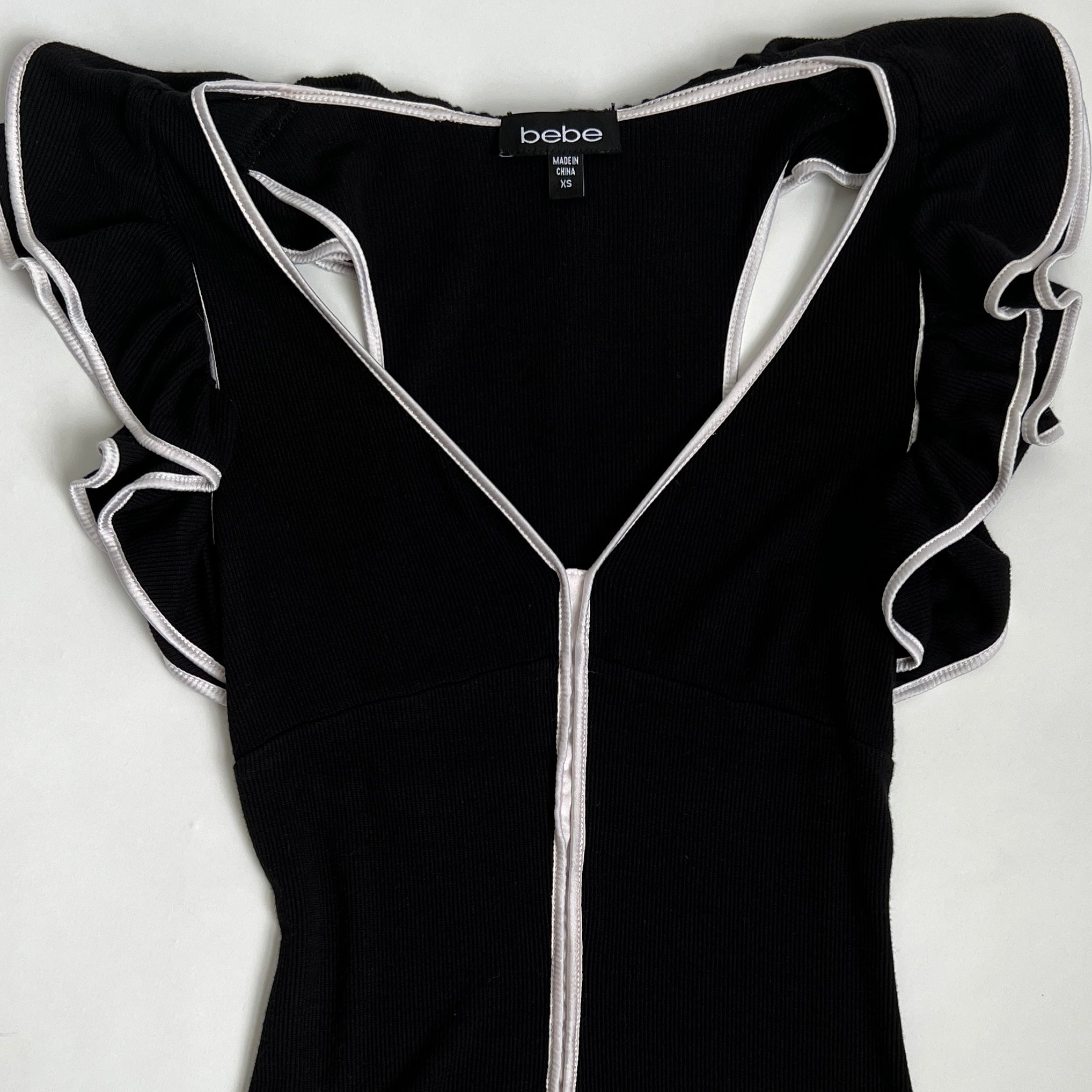 B&w ruffle sleeve knit