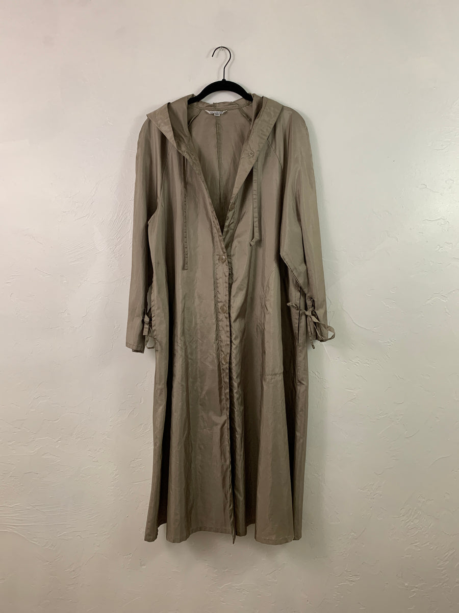 Tan trench