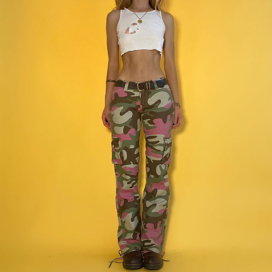 Y2k Low rise Fuchsia Camo Cargo Pants — Holy Thrift