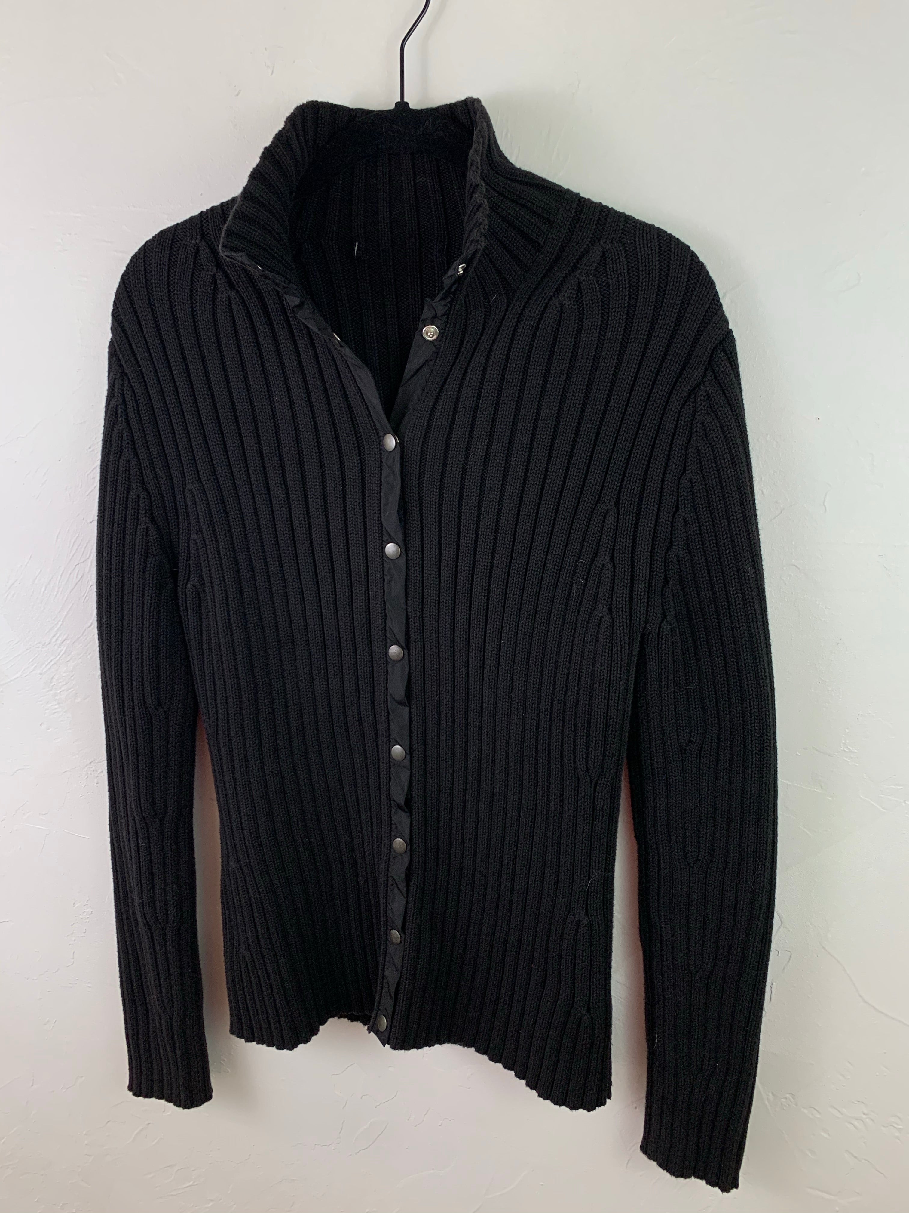 Ribbed button up top