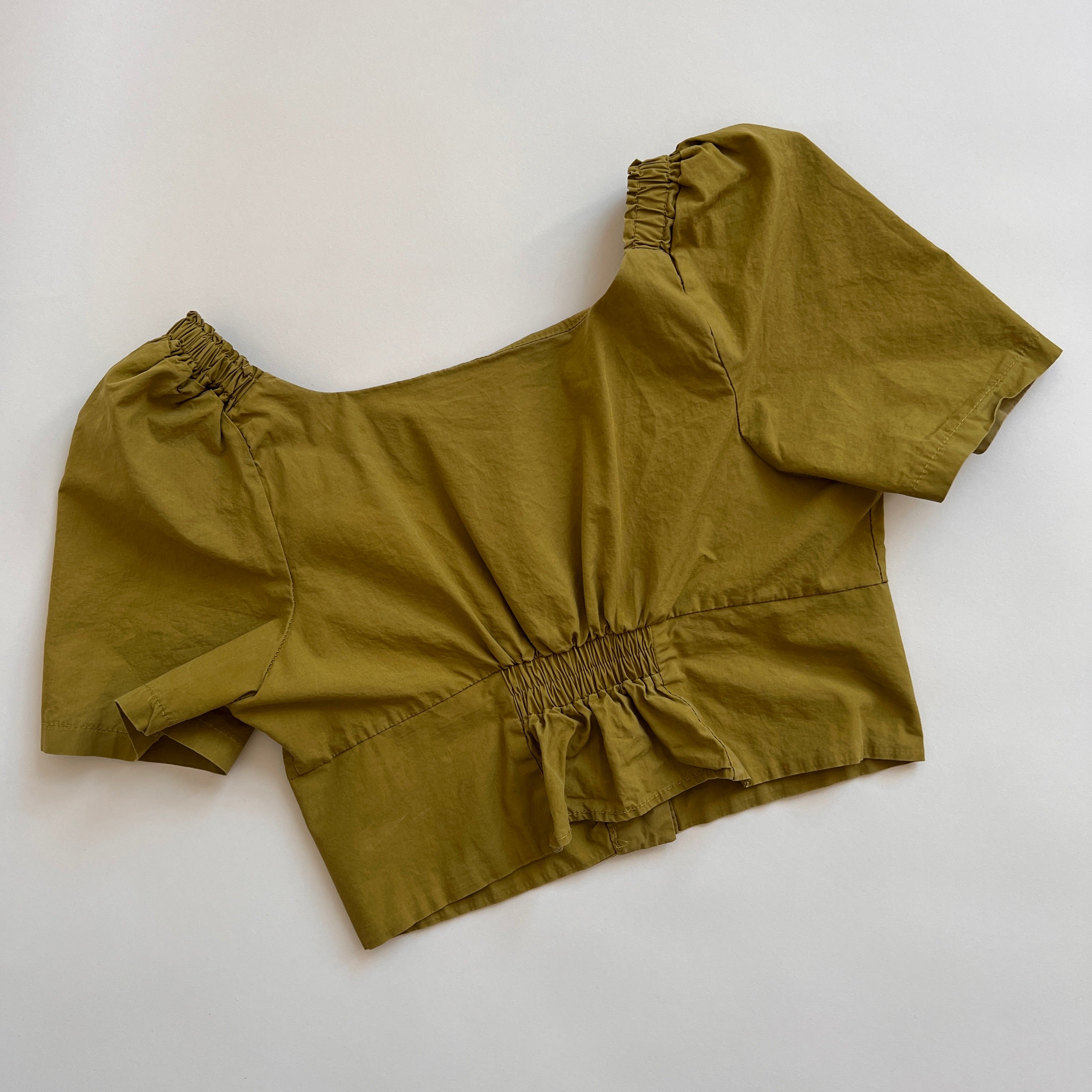 Olive button up crop M