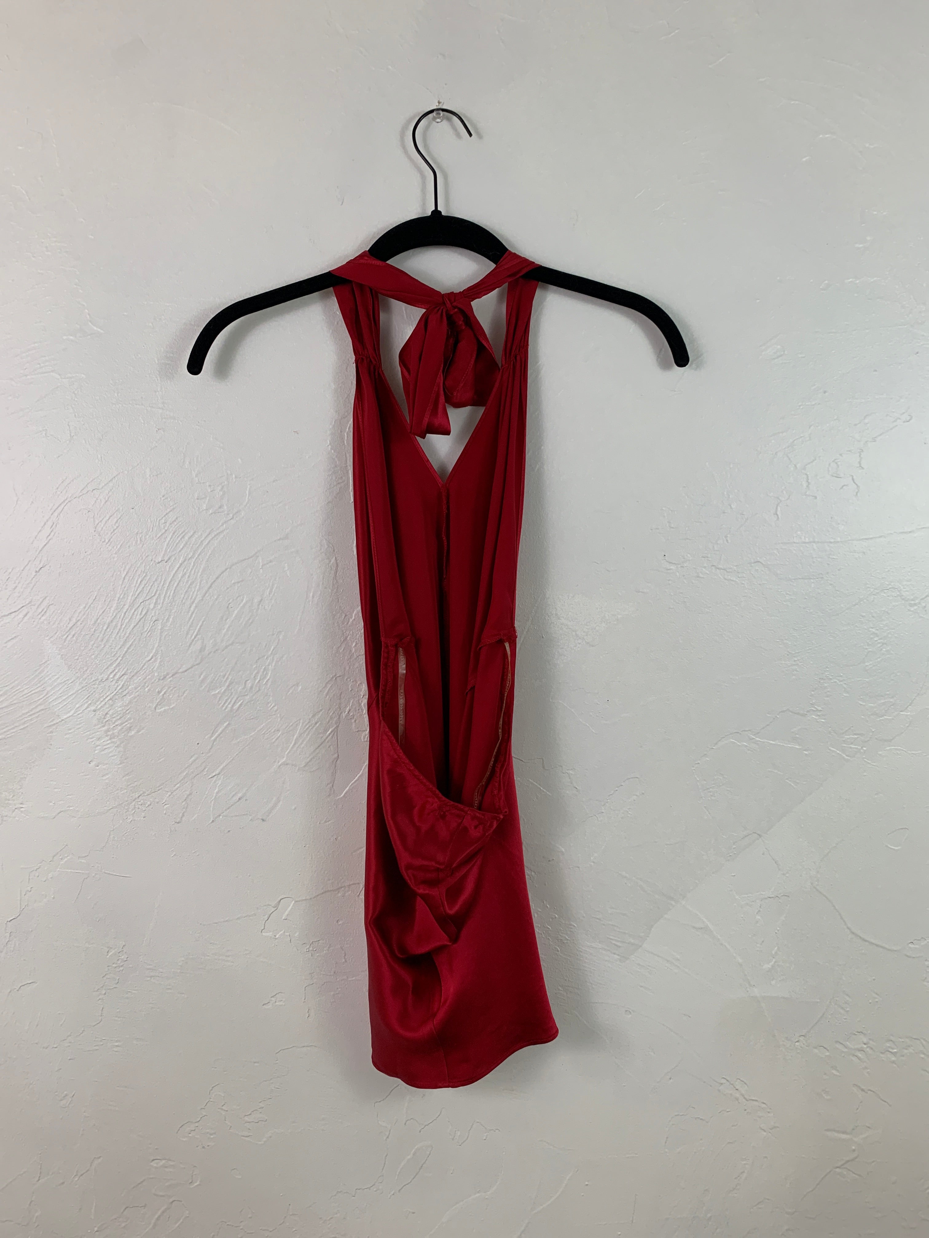 Red wine halter