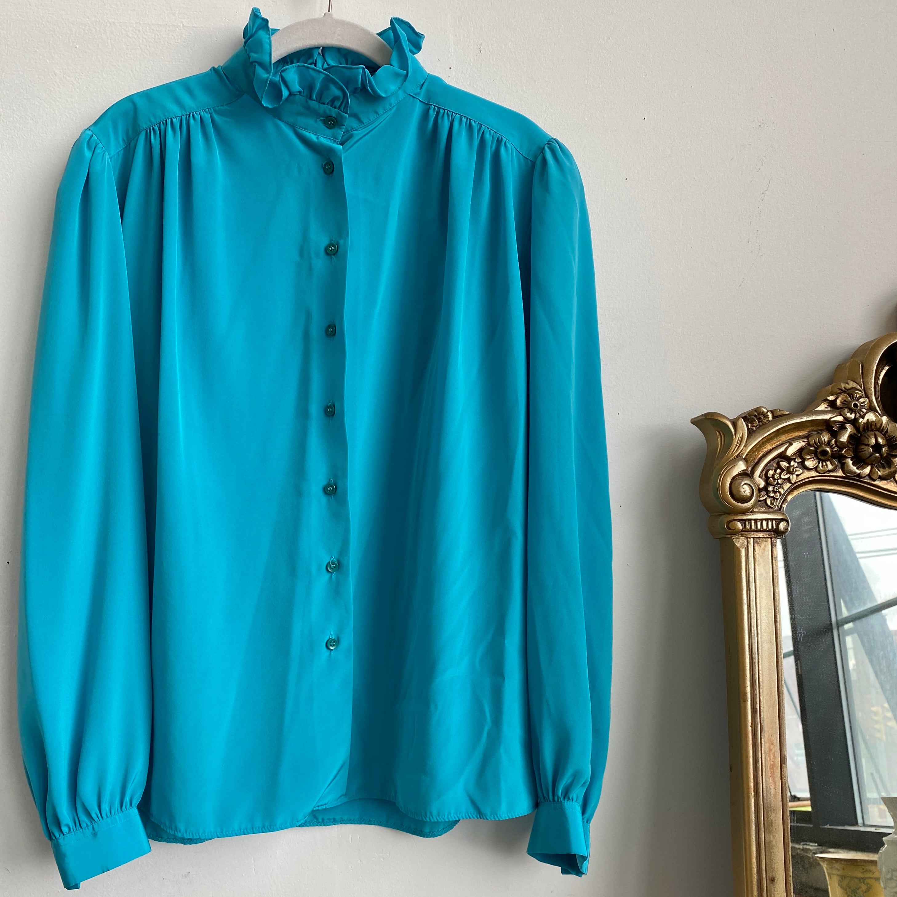 Vintage ruffle collar blouse