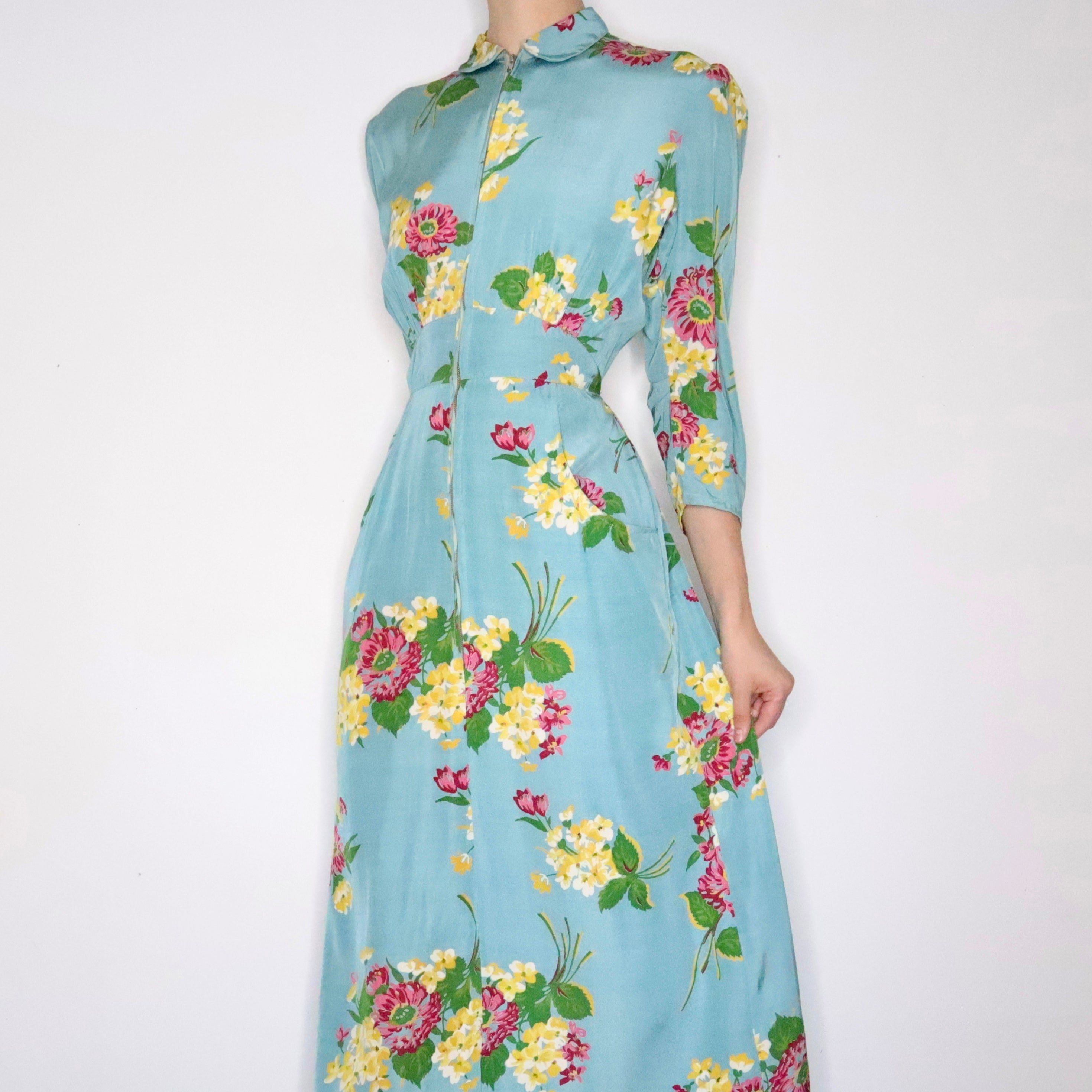 Antique Floral Satin Dressing Gown (M-L)