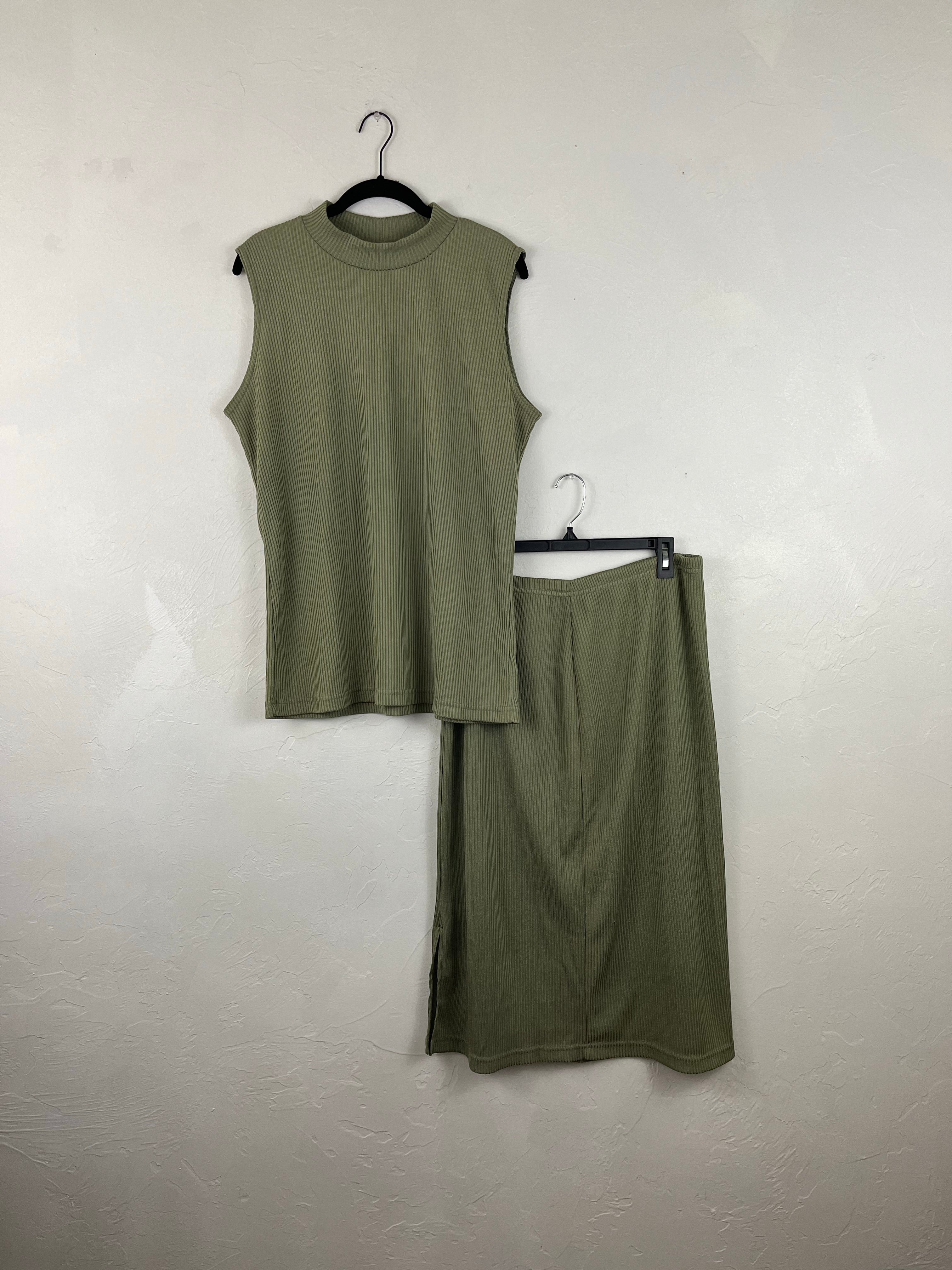 Olive ribbed set