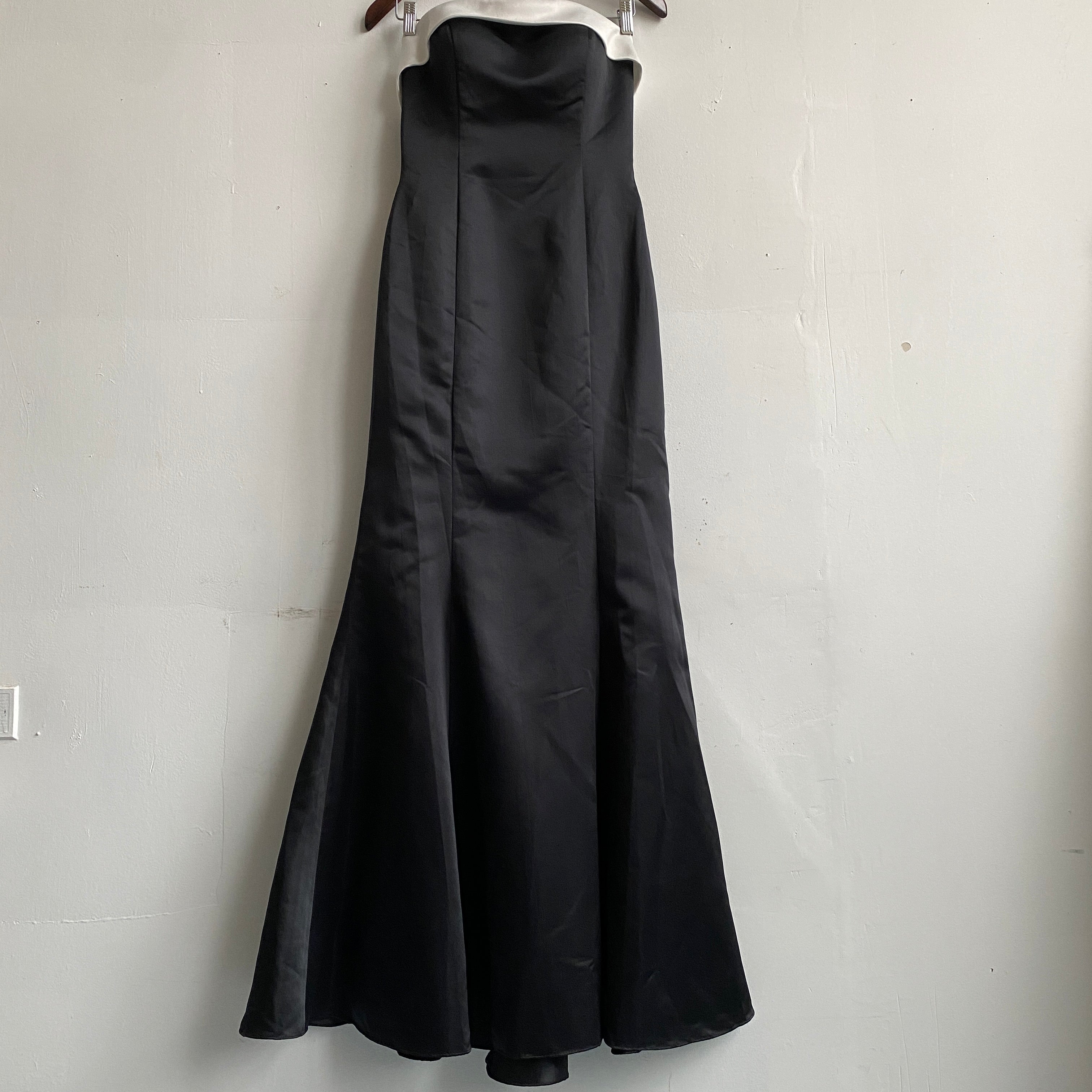 B&w satin formal dress (sample) Holy Thrift B&w satin formal dress (sample) Holy Thrift